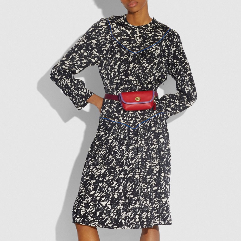 TURNLOCK FLARE BELT BAG IN COLORBLOCK - Alternate View 3